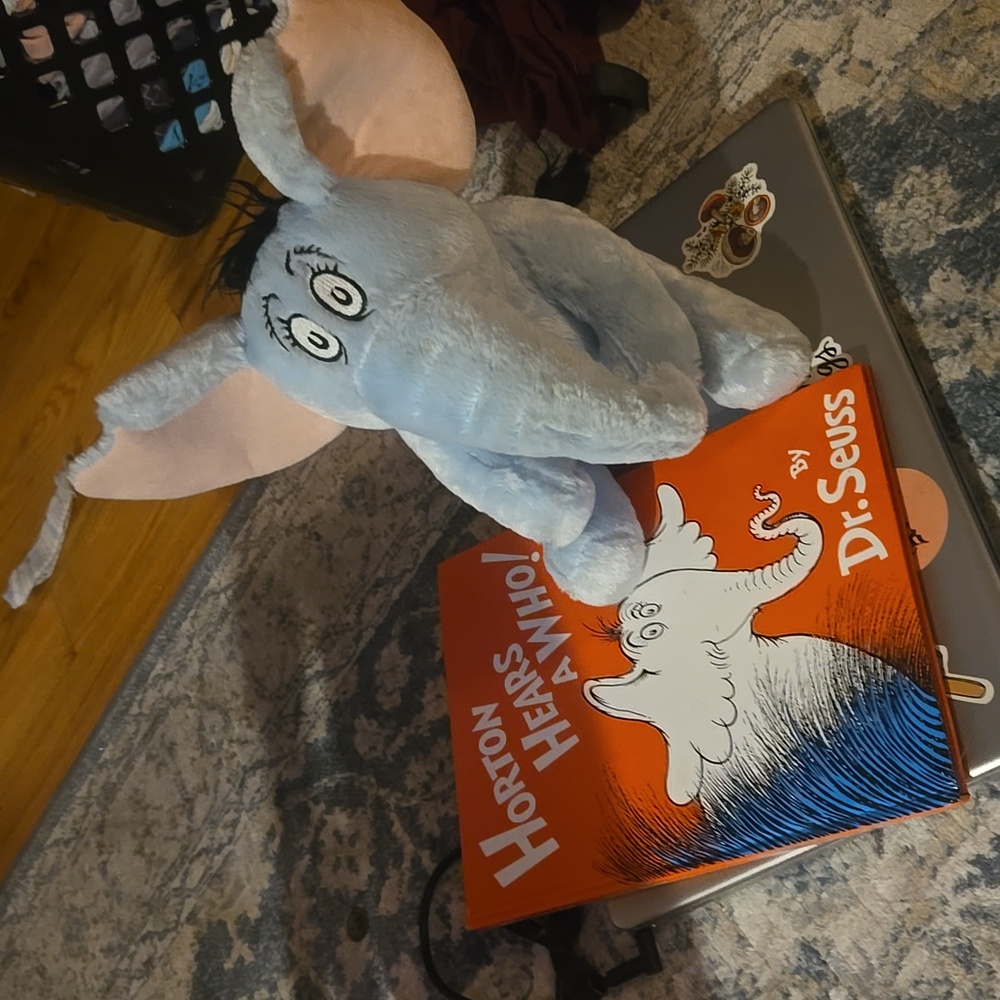 Dr. Suess Horton Hears a Who! Book & Matching Plush set. BRAND NEW